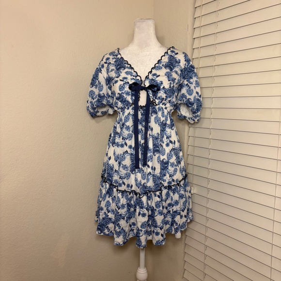 Mi Ami Dresses & Skirts - Francesca's Blue White Floral Paisley Scalloped Ribbon Puff Sleeve Mini Dress M